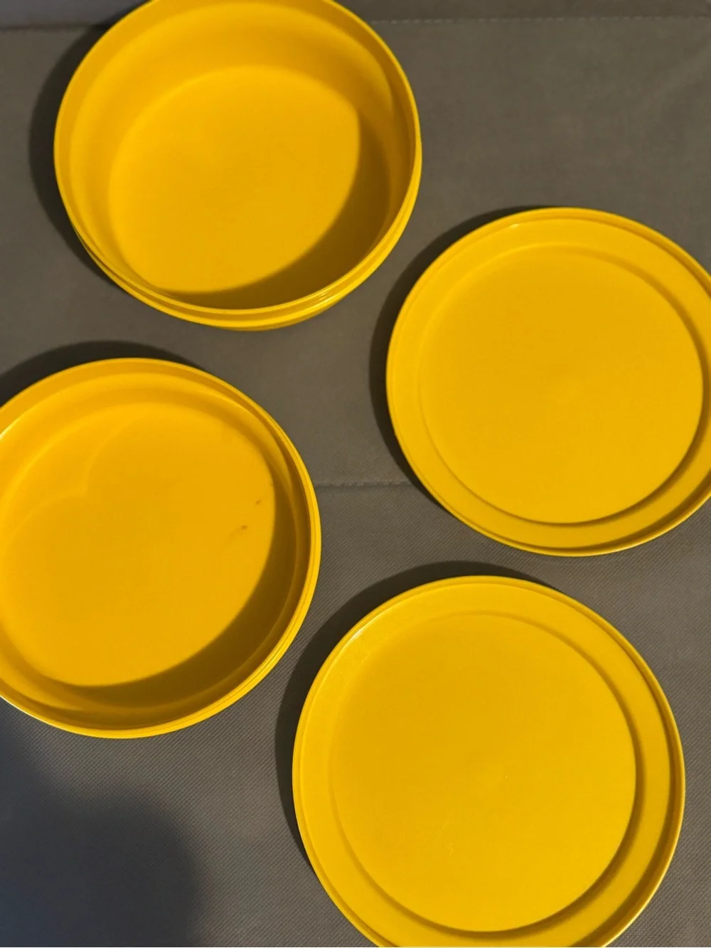 💛 Large Sunfrost Thermoware and 2 Seal N’ Serve Tupperware in Harvest Yellow 🫙